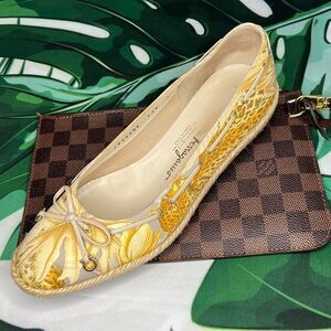 Salvatore Ferragamo cheetah print flats made in Italy. The boutique collection